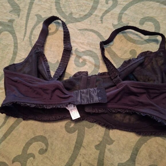 B.Tempt'D - Elegant Black Lace Bra New Without tags - 34DDD - Picture 3 of 3